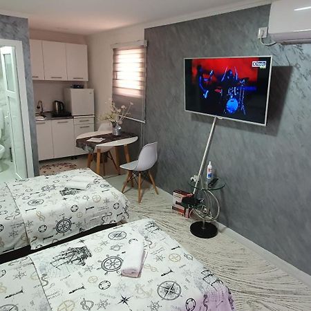 Cozzy Apartment Near The Aiport Podgorica Eksteriør bilde