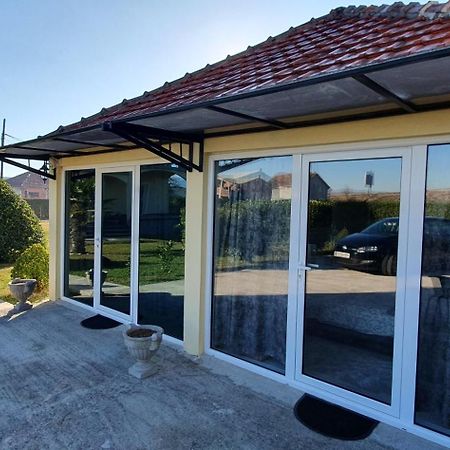 Cozzy Apartment Near The Aiport Podgorica Eksteriør bilde