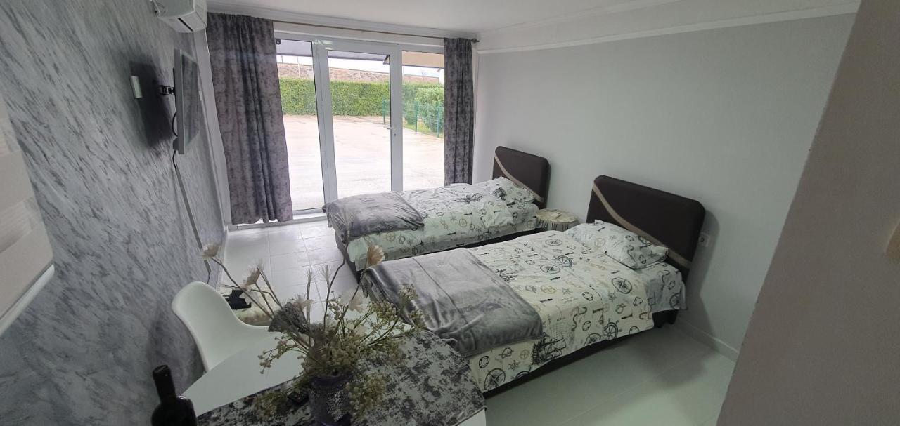 Cozzy Apartment Near The Aiport Podgorica Eksteriør bilde