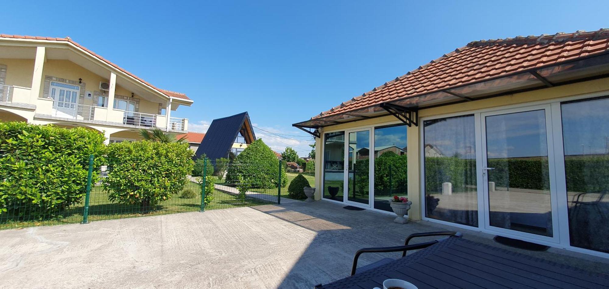 Cozzy Apartment Near The Aiport Podgorica Eksteriør bilde